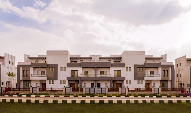 فلل للبيع كاملة التشطيب واستلام فوري بجوار مدينتي